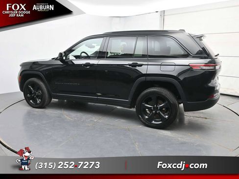 Used 2023 Jeep Grand Cherokee Altitude AWD/4WD image 15