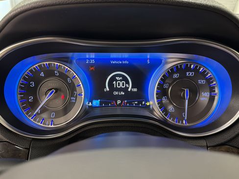 Used 2017 Chrysler 300 C RWD image 22