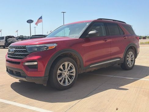Used 2021 Ford Explorer XLT w/ Equipment Group 202A AWD/4WD image 7