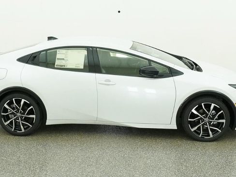 New 2026 Toyota Prius Plug-In Hybrid FWD image 11