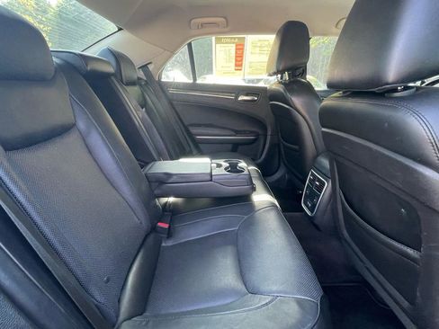 Used 2018 Chrysler 300 Limited AWD/4WD image 27