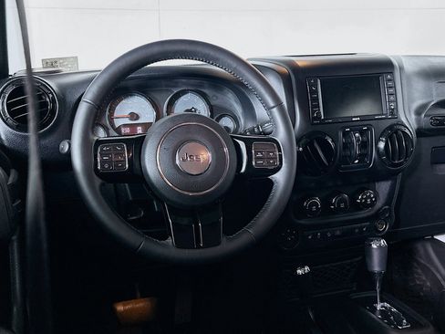 Used 2017 Jeep Wrangler Unlimited Sahara AWD/4WD image 16