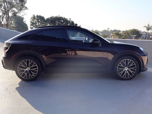 New 2025 Porsche Macan 4 Electric image 8