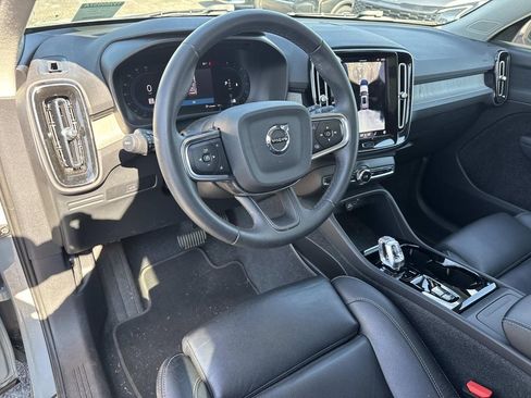 Used 2024 Volvo XC40 B5 Plus image 28