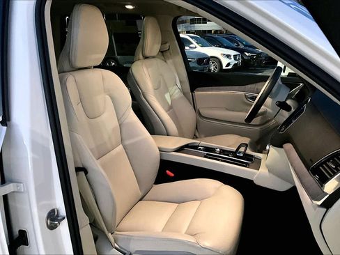Certified 2024 Volvo XC90 B6 Plus w/ Protection Package Premier image 7