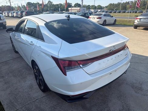 Used 2022 Hyundai Elantra Limited FWD image 10