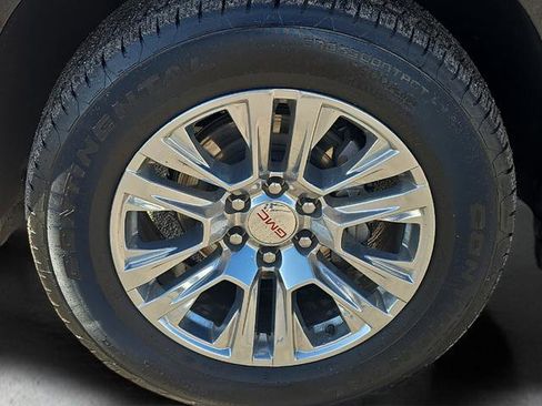 Used 2025 GMC Yukon Denali AWD/4WD image 8