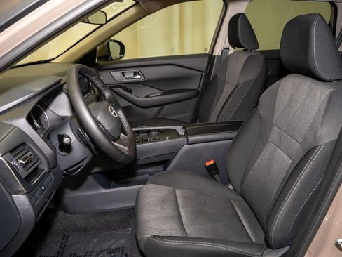 Certified 2025 Nissan Rogue SV image 11