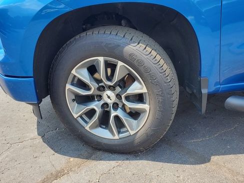 Used 2022 Chevrolet Silverado 1500 RST w/ Convenience Package II AWD/4WD image 3