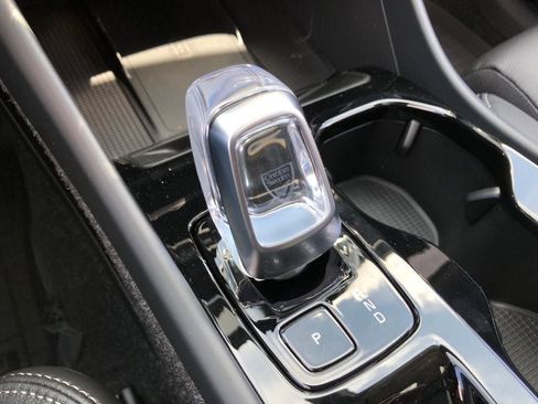 Used 2025 Volvo XC40 B5 Plus w/ Protection Package Premier AWD/4WD image 20