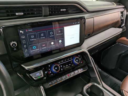 Used 2024 GMC Sierra 1500 Denali Ultimate image 10