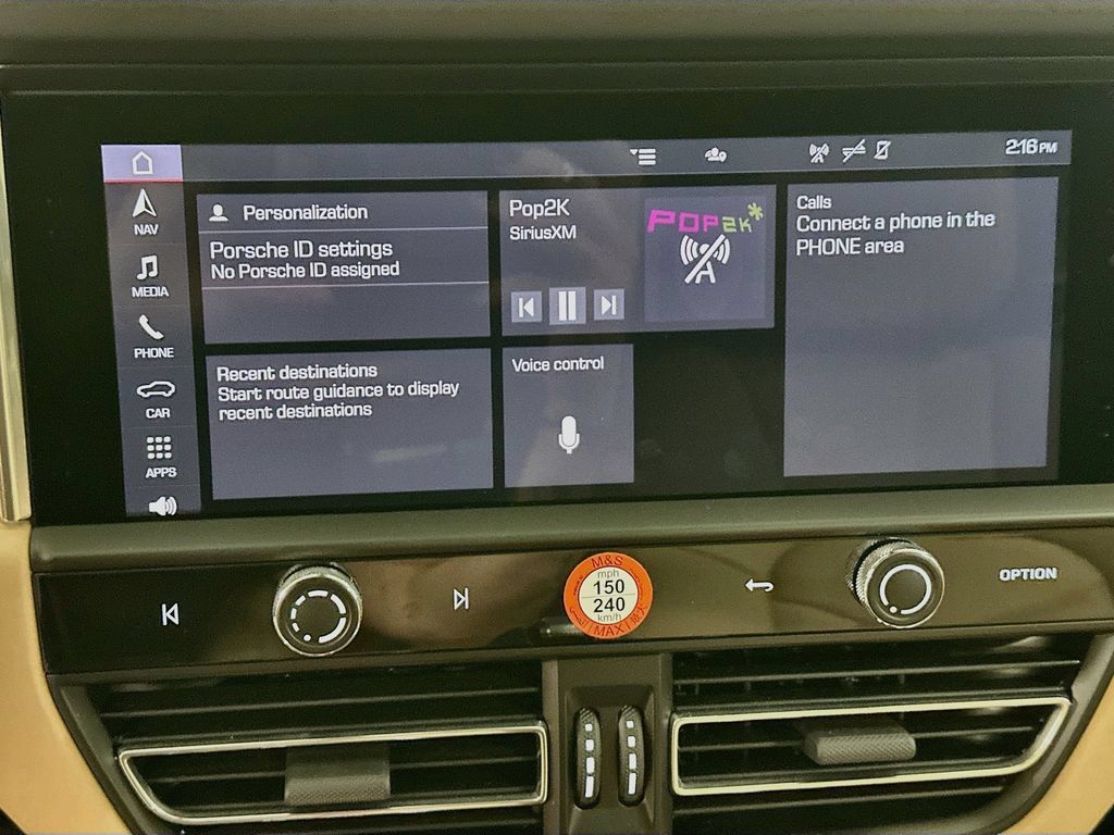 Certified 2025 Porsche Macan AWD/4WD image 16
