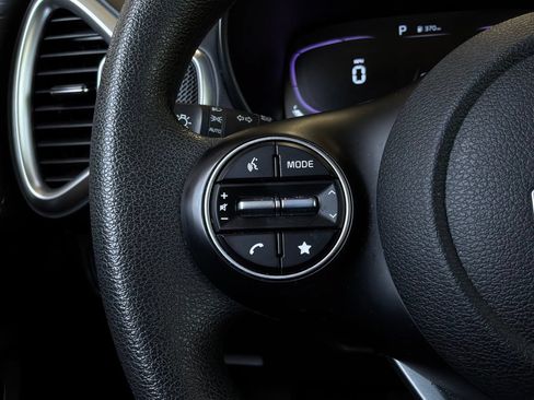 Used 2025 Kia Soul LX w/ LX Technology Package FWD image 31