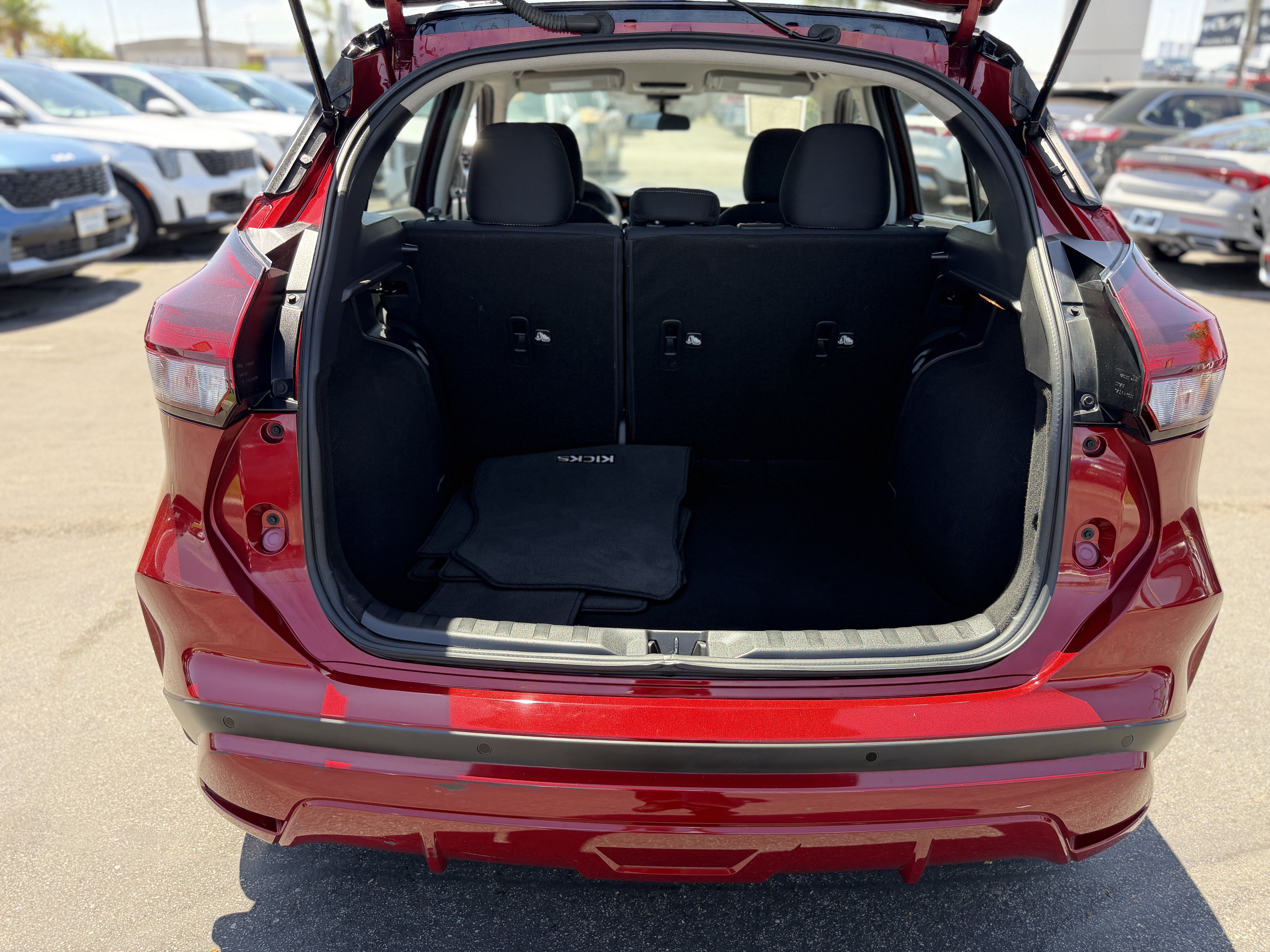 Used 2023 Nissan Kicks SV FWD image 10