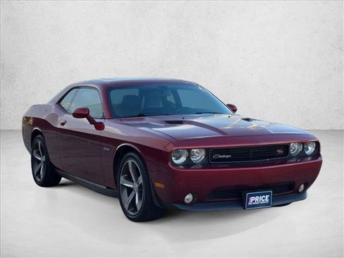 Used 2014 Dodge Challenger R/T RWD image 3