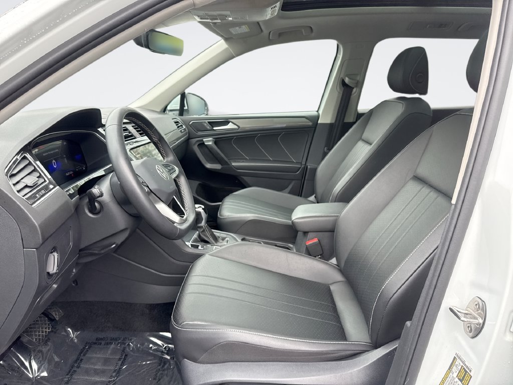 Used 2024 Volkswagen Tiguan SE AWD/4WD image 13