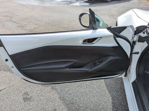 Used 2018 MAZDA MX-5 Miata Grand Touring image 13