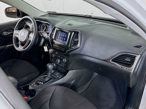 Used 2019 Jeep Cherokee Latitude w/ Popular Appearance Group AWD/4WD image 27