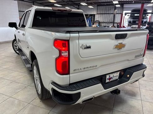 Used 2024 Chevrolet Silverado 1500 High Country w/ High Country Premium Package AWD/4WD image 10