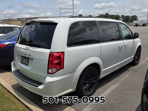 Used 2020 Dodge Grand Caravan SE FWD image 4