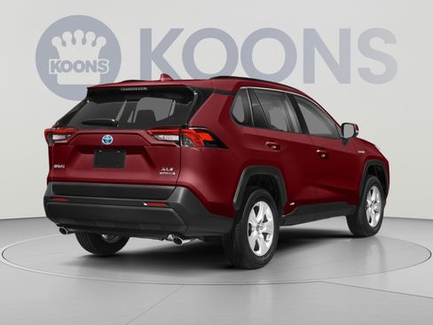 Used 2019 Toyota RAV4 XLE w/ Carpet Mat Package AWD/4WD image 2