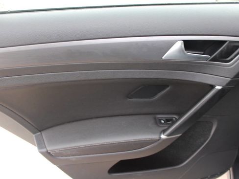Used 2021 Volkswagen Golf 4-Door FWD image 15