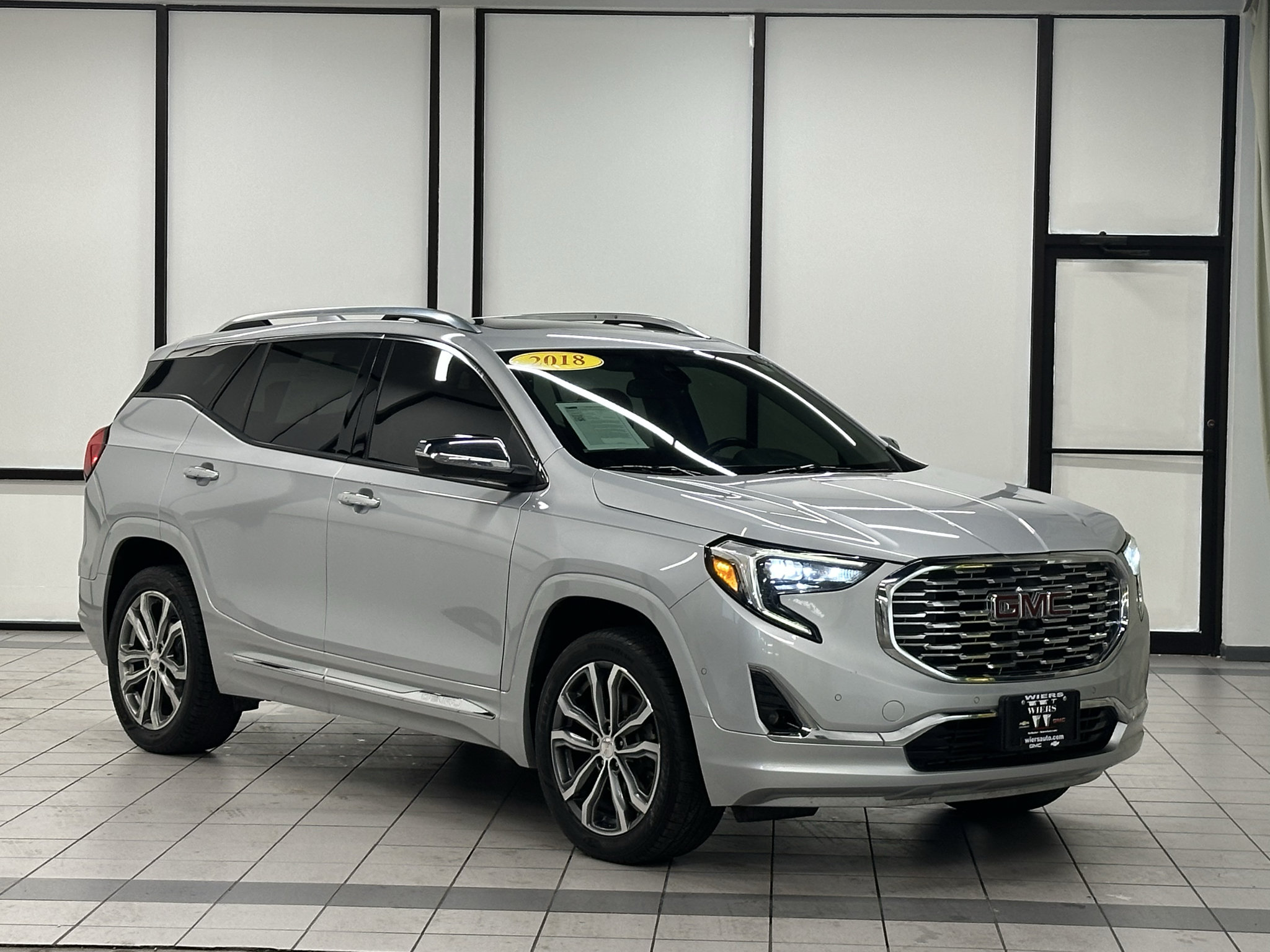 Used 2018 GMC Terrain Denali w/ Advanced Safety Package AWD/4WD image 1