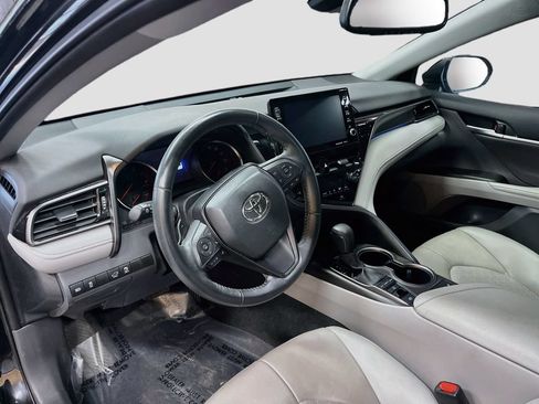 Used 2023 Toyota Camry XSE FWD image 9