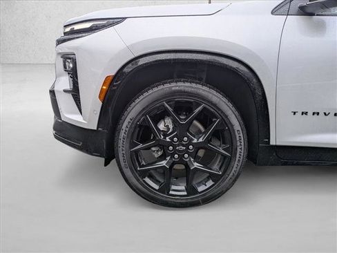 Used 2025 Chevrolet Traverse RS image 26