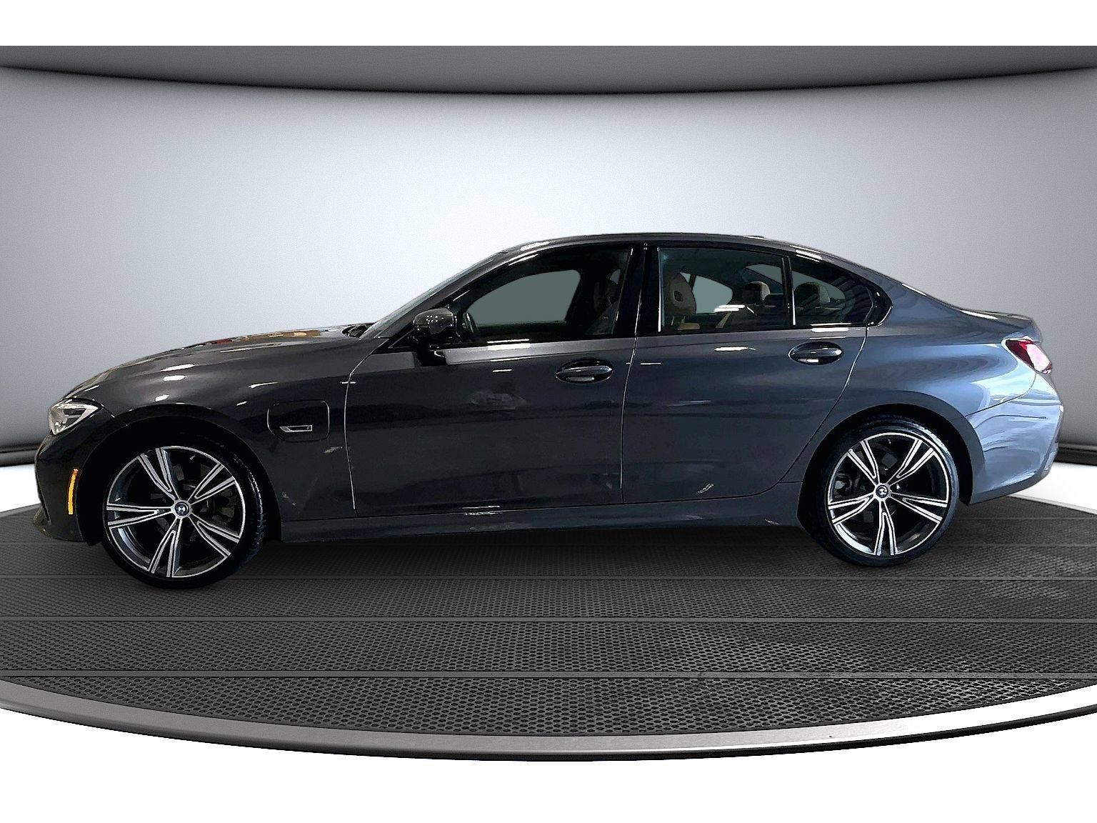 Used 2022 BMW 330e w/ Driving Assistance Package RWD image 16