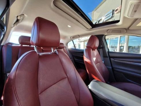 Used 2023 MAZDA MAZDA3 s image 27