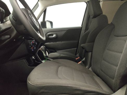 Used 2020 Jeep Renegade Latitude w/ Safety & Security Group II FWD image 17