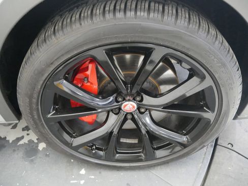 Used 2019 Jaguar F-PACE SVR image 17