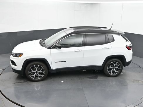 Used 2025 Jeep Compass Limited AWD/4WD image 34