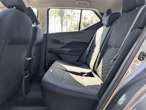 Used 2022 Nissan Kicks S image 13