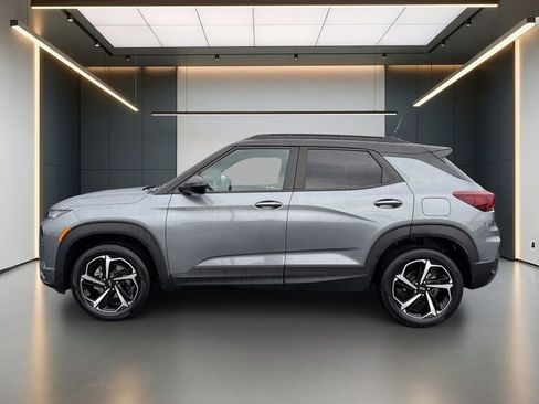 Used 2021 Chevrolet TrailBlazer RS w/ Sun and Liftgate Package AWD/4WD image 2