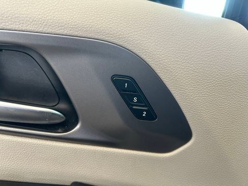 Used 2024 Chrysler Pacifica Touring-L FWD image 37