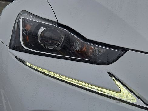 Used 2018 Lexus IS 300 F Sport w/ F Sport Package image 9