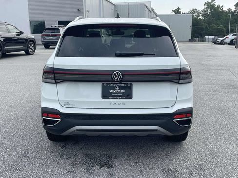 New 2026 Volkswagen Taos SE FWD image 6