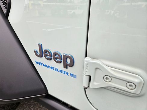 Used 2024 Jeep Wrangler Unlimited AWD/4WD image 13