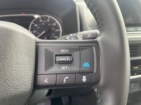 Used 2025 Nissan Rogue SV image 22