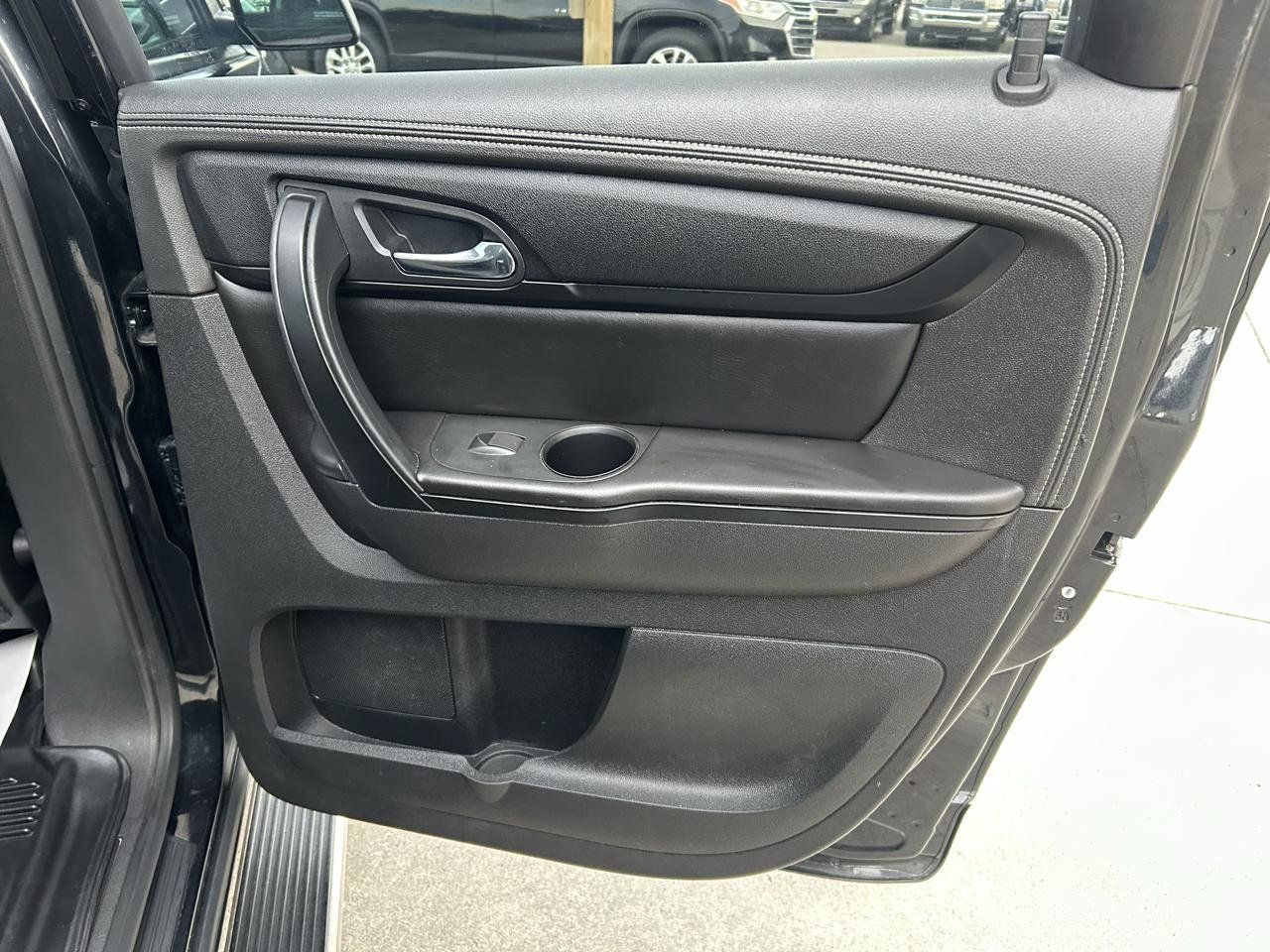 Used 2015 GMC Acadia SLE AWD/4WD image 16