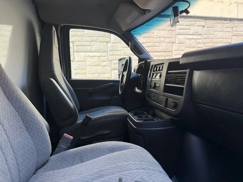Used 2019 Chevrolet Express 3500 w/ Driver Convenience Package RWD image 19