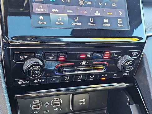 Used 2023 Jeep Grand Cherokee L Laredo image 19