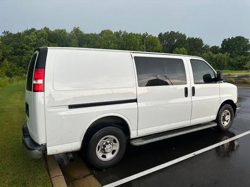 Used 2018 Chevrolet Express 2500 w/ Driver Convenience Package RWD image 6