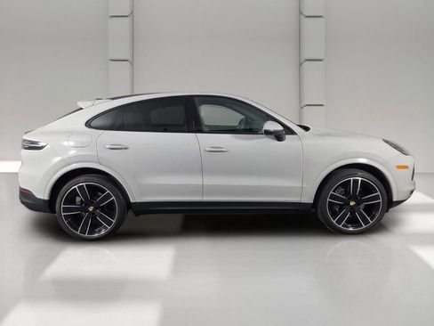 Used 2023 Porsche Cayenne Platinum Edition AWD/4WD image 4