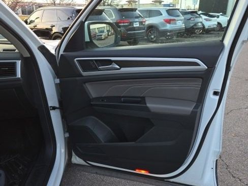 Used 2021 Volkswagen Atlas SE image 30