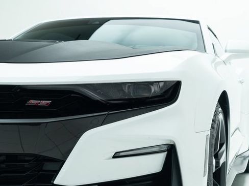 Used 2019 Chevrolet Camaro SS RWD image 11