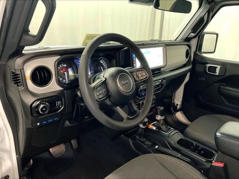 Used 2024 Jeep Wrangler Willys AWD/4WD image 8