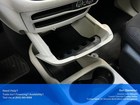 Used 2021 Chrysler Voyager L FWD image 37
